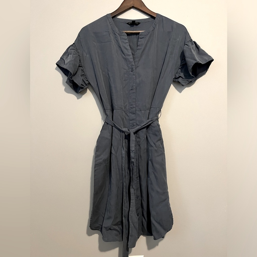 Banana Republic button front flutter dress